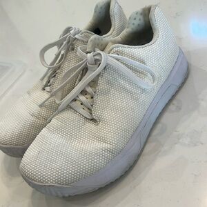 NOBULL mens US 8.5 Women's 10 white cross trainers very good shape.